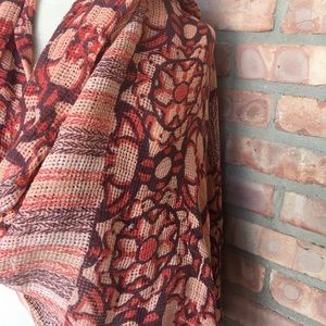 Hinge scarf with beaded tassels.